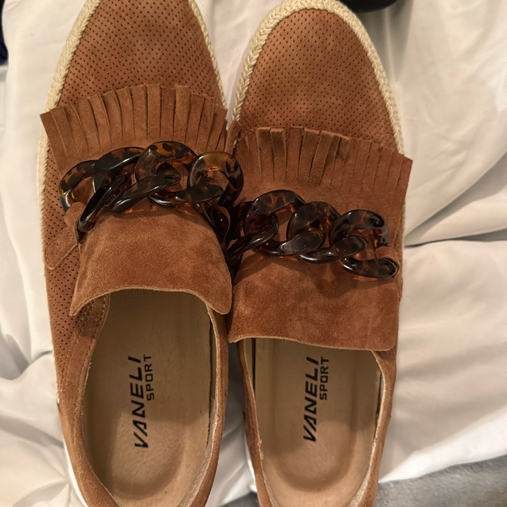 Like New Vaneli sport shoe